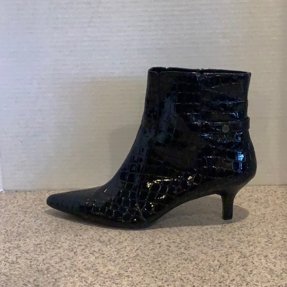 Anne Klein black patent alligator kitten heel bootie 9.5 M